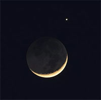 Sao Kim và Mặt trăng khiêu vũ với chòm sao "Seven Sisters" trong mưa sao băng Lyrid