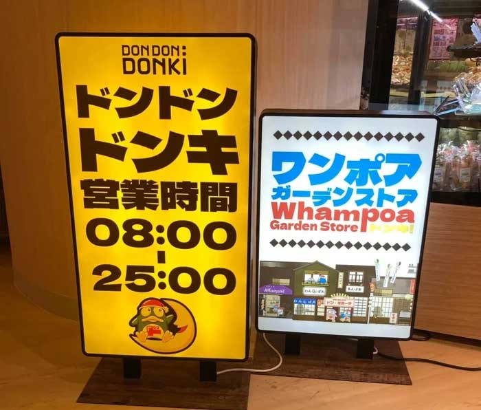Chuỗi cửa hàng Dondon Donki ở Nhật ghi thời gian hoạt động từ 8:00 đến 25:00.