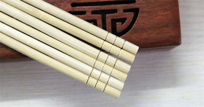 Vòng tròn khắc trên đầu đũa dùng một lần có ý nghĩa gì?