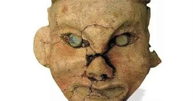 "Giải quyết nỗi buồn" trong mộ cổ, chuyên gia lạnh sống lưng khi thấy khuôn mặt dưới đất