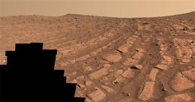 Xe thăm dò của NASA trên sao Hỏa gửi về hình ảnh gây bất ngờ
