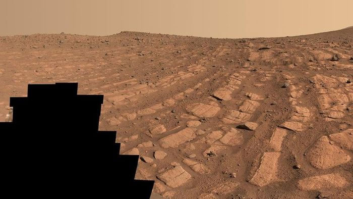 Xe thăm dò của NASA trên sao Hỏa gửi về hình ảnh gây bất ngờ