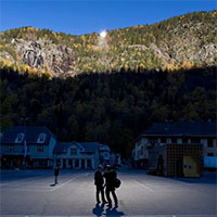 Vì sao Rjukan được mệnh danh là "thị trấn không có Mặt trời"?