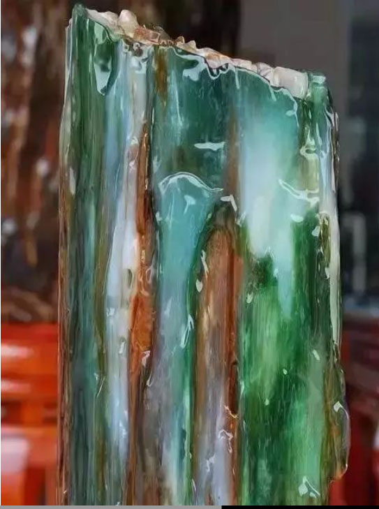 Nhặt khúc gỗ mục ven đường, người đàn ông tròn mắt vì nó biến thành thứ quý như vàng