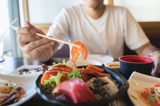 Vì sao người Nhật ăn cá sống hàng ngày mà không sợ nhiễm ký sinh trùng?