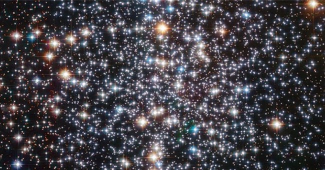 Kính viễn vọng Hubble phát hiện một loại hố đen chưa từng tồn tại