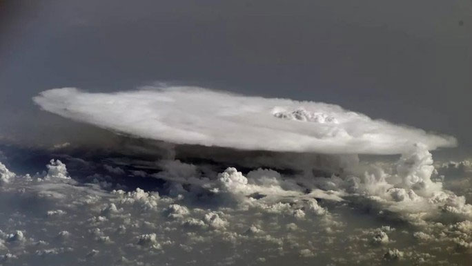 NASA tiếp cận "đĩa bay băng" ẩn nấp trên bầu trời Trái đất