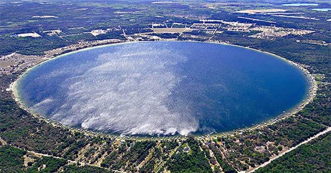 Khám phá bí ẩn phía sau hồ tự nhiên tròn nhất thế giới