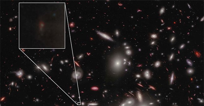 “Người khổng lồ 3 khuôn mặt” xuyên không 13,3 tỉ năm đến Trái đất