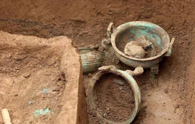 Vì sao các nhà khảo cổ tuyệt đối không động đến hai thứ "màu mè" trong mộ cổ?