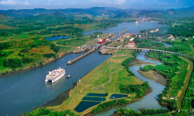 Kênh đào Panama là tuyến giao thông trọng yếu giữa Thái Bình Dương và Đại Tây Dương.