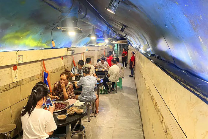 Khám phá nhà hàng nằm sâu trong lòng đất dành cho dân 