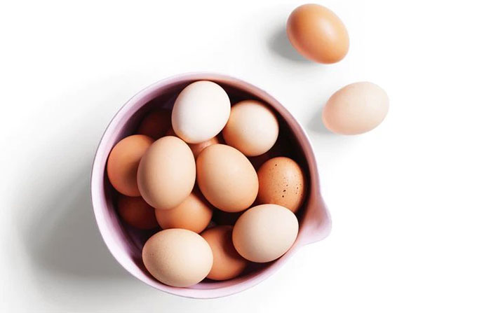 Trứng chứa choline, vitamin D, selen, vitamin A, các vitamin và chất dinh dưỡng khác