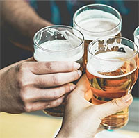 Top 5 điều không nên làm khi uống bia mùa hè