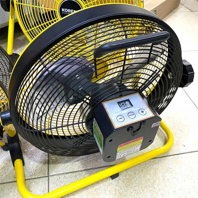 Có nên vừa sạc vừa dùng quạt tích điện không?