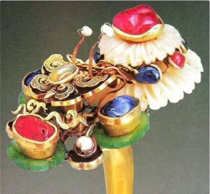 Mộ cổ nổ tung, vàng bạc châu báu bất ngờ bắn tung tóe, giá trị gần 700 tỷ đồng