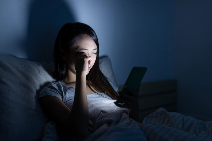  Phụ nữ dễ gặp các vấn đề giấc ngủ do thay đổi nội tiết tố. 