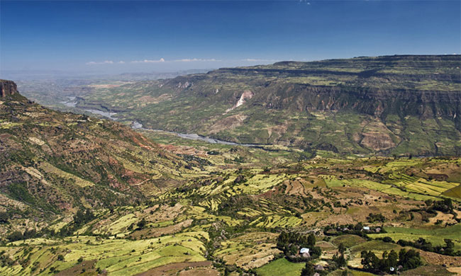 Cánh đồng ở Thung lũng Tách giãn Lớn của Ethiopia, một phần của Đới tách giãn Đông Phi.