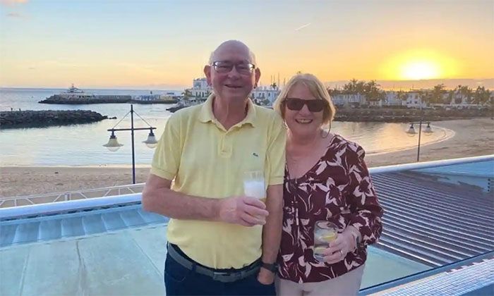  Christine Cull cùng chồng Dave hạnh phúc sau khi điều trị ung thư buồng trứng 