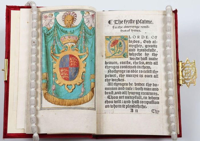Phát hiện nhiều nét vẽ của Vua Henry VIII trong sách cầu nguyện cổ