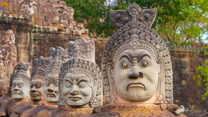 Toàn bộ Angkor Wat được xây dựng trên một đầm lầy mà không có bất kỳ cấu trúc móng nào.
