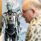 Thú vị cuộc họp báo đầu tiên giữa con người và robot