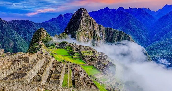 Machu Picchu là thành phố cổ được xây dựng giữa dãy núi Andes và rừng nhiệt đới Amazon