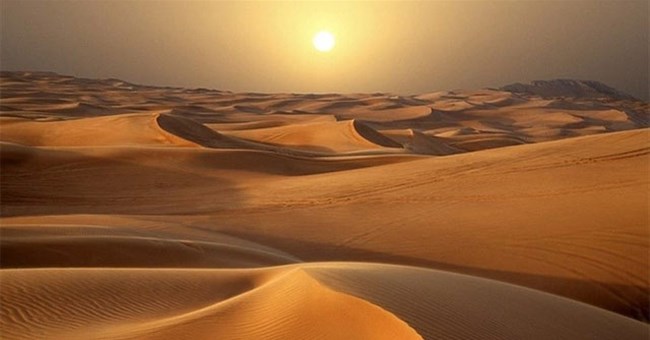 Có gì bên dưới lớp cát sa mạc?