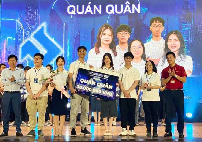 Sinh viên chế tạo viên nén từ bã cà phê làm chất đốt