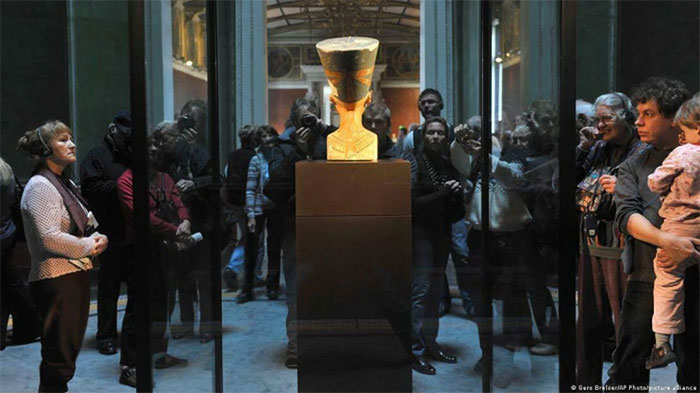 Bức tượng bán thân của Nefertiti tiếp tục mê hoặc mọi người trên khắp thế giới.