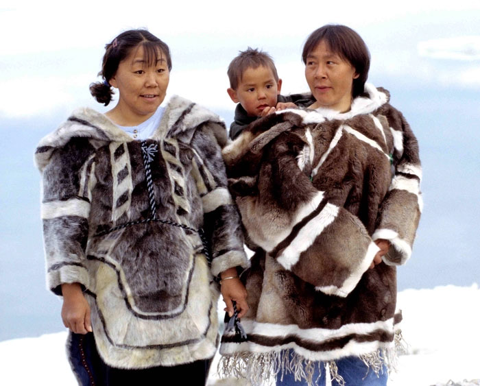 Tiếng Inuit được xếp vào các ngôn ngữ Eskimo - Aleut.