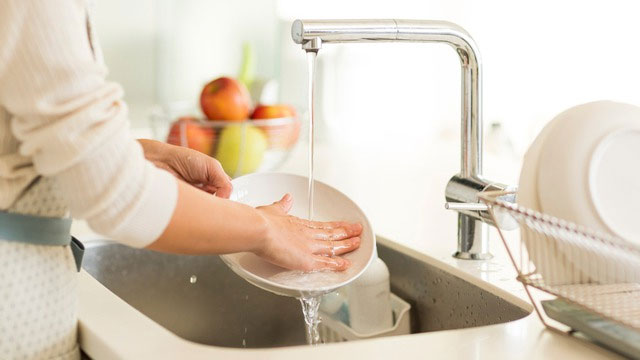 Rửa bát, quét nhà có tác dụng như tập thể dục không?