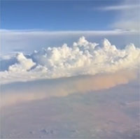Video: Hành khách trên máy bay chụp được bức tường bụi khổng lồ
