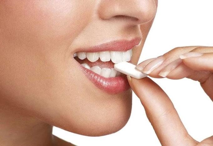 Top 9 cách ngăn răng bị ố vàng khi uống cà phê
