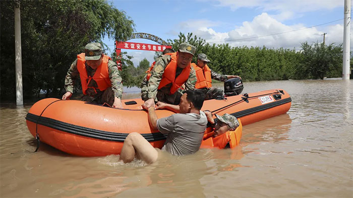 Mưa lũ kỷ lục nhấn chìm 