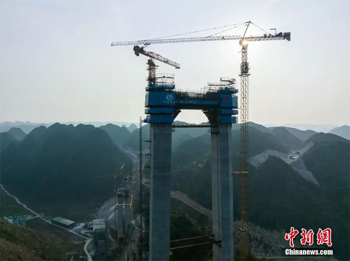 Phá kỷ lục của chính mình, Trung Quốc xây cầu cao nhất thế giới trên "vết nứt Trái đất"