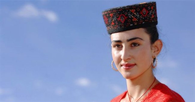 Kỳ lạ về tộc người da trắng ở Trung Quốc, không được kết hôn với người nước ngoài: Lý do vô cùng bất ngờ!