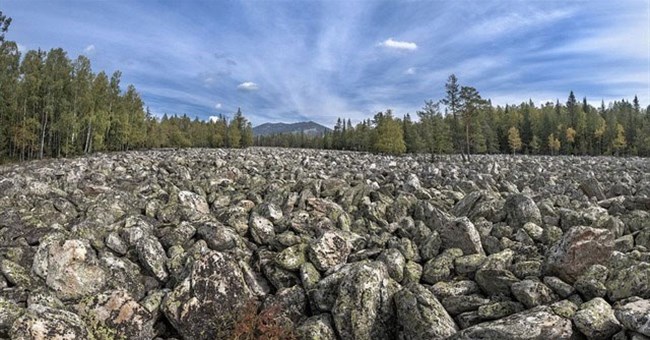 Có một dòng sông kỳ lạ ở Nga, không nước nhưng vẫn nghe tiếng róc rách quanh năm