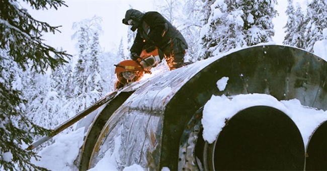 Bất ngờ khi biết danh tính "thợ săn" mảnh vỡ tên lửa Nga