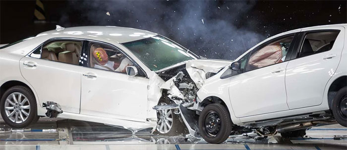 Tai nạn xe hơi ở tốc độ 200km/h khủng khiếp như thế nào?