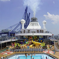 Cận cảnh siêu du thuyền 940 triệu đô Spectrum of the Seas: Có quầy bar tự động, khu vui chơi rộng rãi…