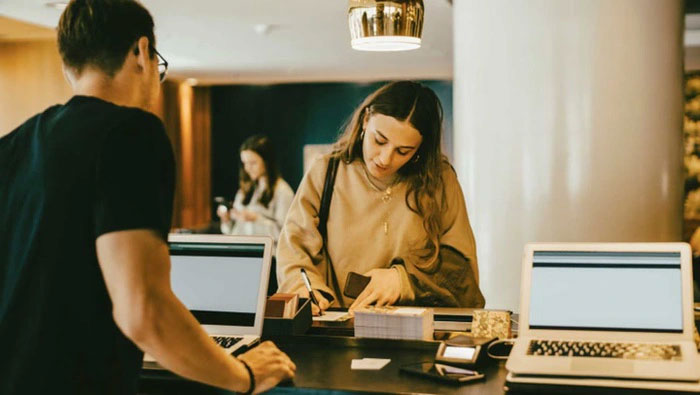 Tại sao khách sạn ngày nay không còn kiểm tra phòng khi khách check out?