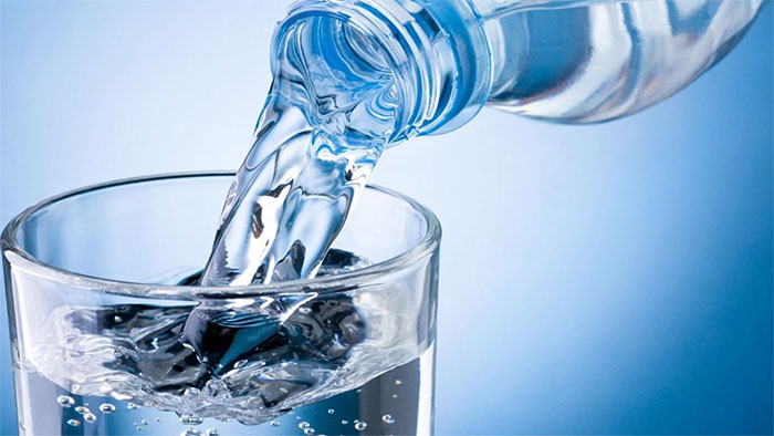  Uống thiếu nước là 1 trong những nguyên nhân hàng đầu làm tổn thương thận. 