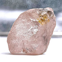 Lulo Rose - Viên kim cương hồng đắt giá nhất thế giới