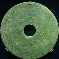 Đĩa ngọc thạch bí ẩn trong mộ cổ Trung Quốc