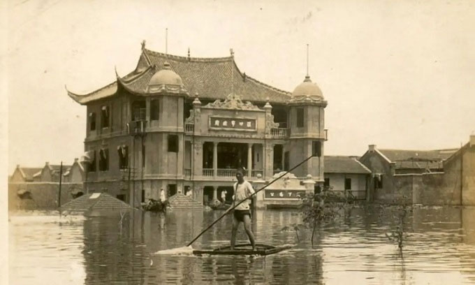  Hội trường thành phố Hán Khẩu trong trận lũ lụt năm 1931. 