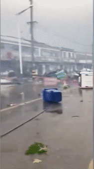 Lốc xoáy kinh hoàng càn quét Trung Quốc: Nhiều người thiệt mạng, khung cảnh hiện trường hoang tàn