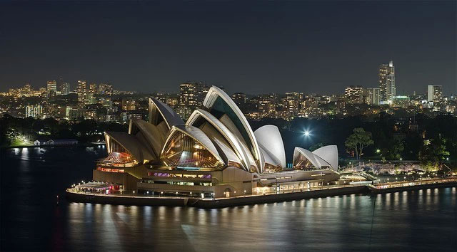 Thành phố cảng Sydney nằm ở đông nam nước Úc là thành phố lớn, nổi tiếng và lâu đời.