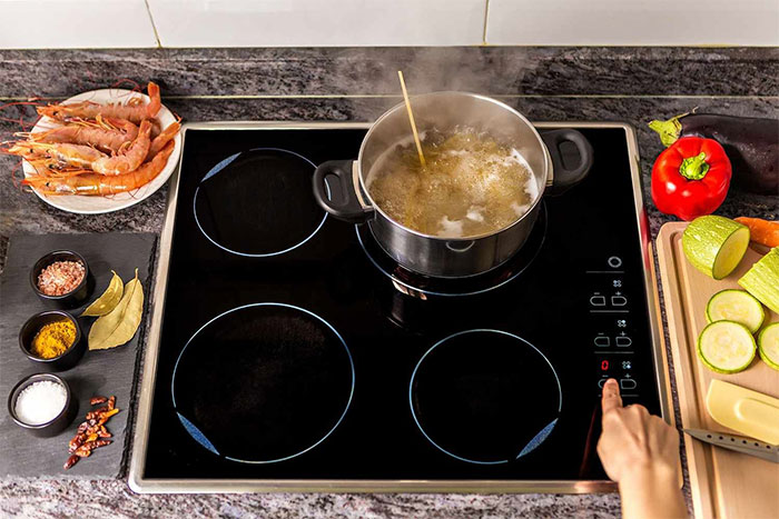 Khi không sử dụng trong thời gian dài hãy ngắt hoàn toàn nguồn điện vào bếp điện, bếp từ