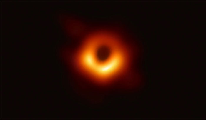 Hình ảnh minh hoạ hố đen trong thiên hà M87.